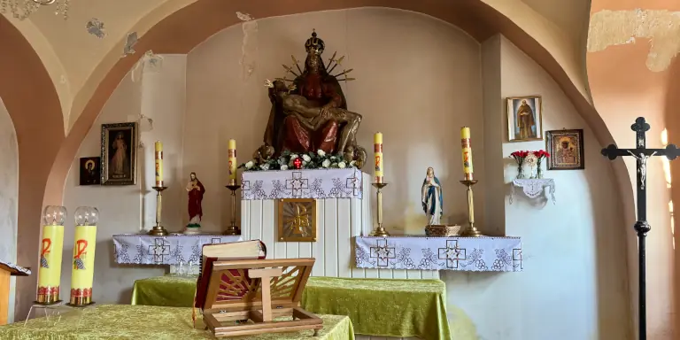 Godków - ołtarz główny